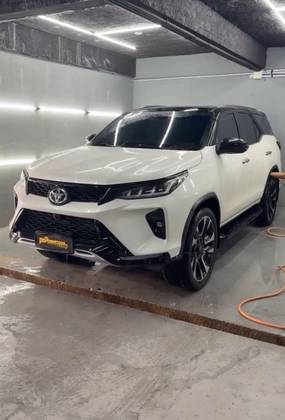 TOYOTA HILUX SW4 2.8 SRX DIAMOND 4X4 7 LUGARES 16V TURBO INTERCOOLER DIESEL 4P AUTOMÁTICO